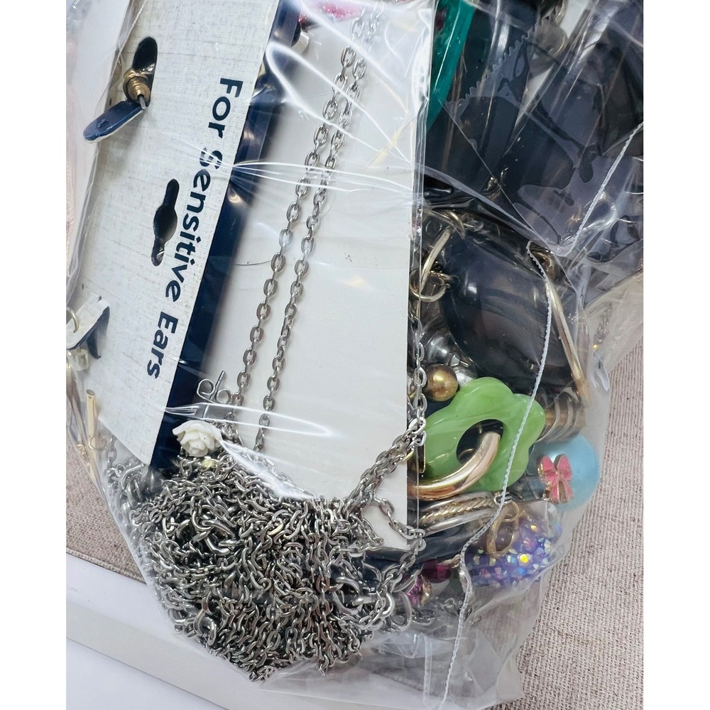 Vintage & Modern Gold & Silver Tone Mixed Metal Scrap/Wearable Jewelry Lot 6lbs - Picture 8 of 16